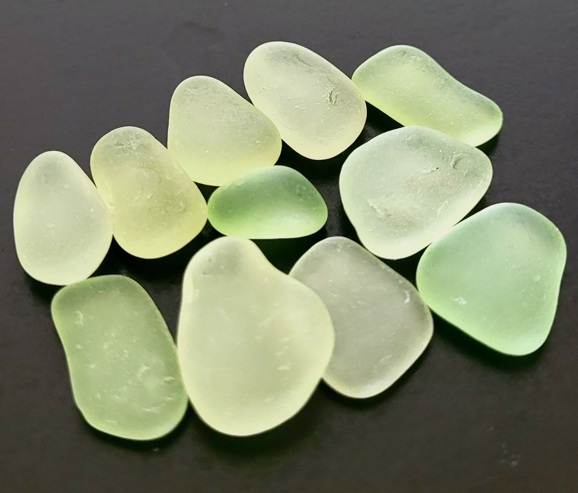 UV GLOWING Lime - 11 pcs