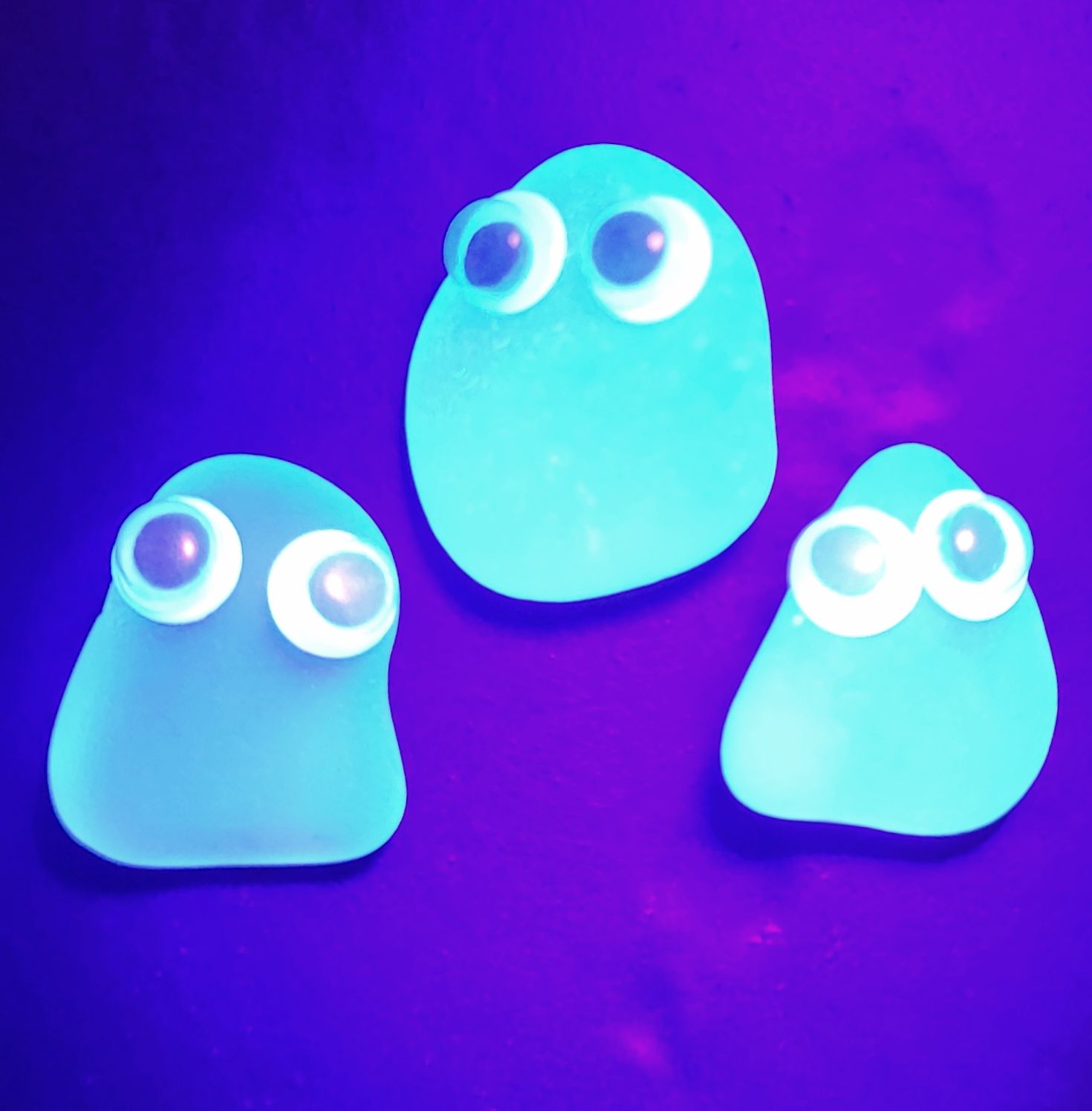 UV Googly Glowy Ghouls - 3 Sm.