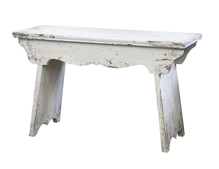 A really useful wooden bench in Antique Cream, and made from fir wood. It is attractive and will look really good in most places in your home. Height 48.5 cm, Length 80 cm and Width 30 cm. 