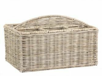 Wicker natural finish table basket with central handle