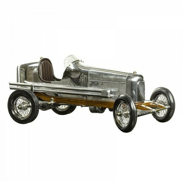 The Bantam Midget also comes in this silver polished livery.