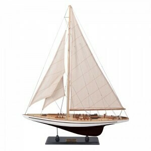 Endeavour L60 Black & White Yacht