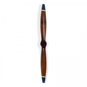 A World War 1 replica propellor with the famous Blue Tip, and at 186 cm long it makes a fine centrepiece on your wall. 