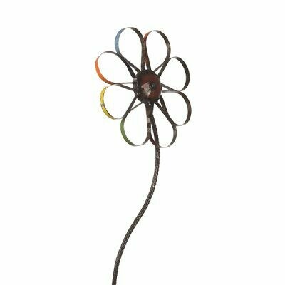 Daisy,Daisy, give me your answer do!!
And with these sensational daisies, the answer is bound to be YES.
Who wouldn't want these wonderful metal daisy sculptures either in the home or the garden? 
