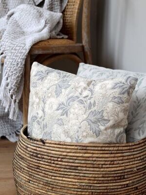 Set of two water hyacinth baskets
Dressed with floral cushions