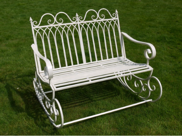 See how grand it is, with a classic design on the backrest.