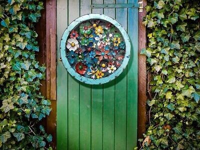 It's a large 60.5 cm diameter and you can see it outside, or in a conservatory to good effect. Also a beautiful addition to a cafe, garden centre or coffee lounge.