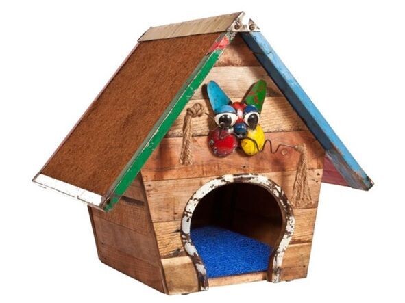 Cool for cats!! Your cat's very own palace where any cat can have a scratch for as long as they like!!
