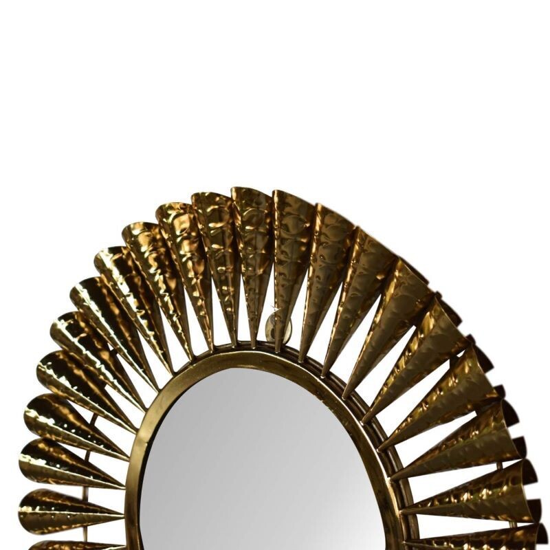 Circular Mirror
Outside Surround of brass finish Cones