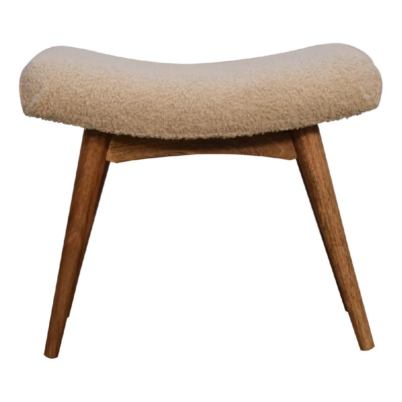 Finished in an oak shade, this solid mango wood curved bench is finished in cream boucle. It's a lovely piece that will look great in a hallway or bedroom, perhaps as seating for a dressing table or in front of a mirror.