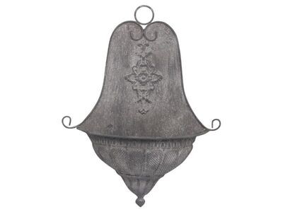 To add character to a bare wall what could be better than this Old French Wall Planter. It would look lovely with seasonal planting.
Finished in Antique Zinc, with a good height of 54 cm, and made of Iron. 