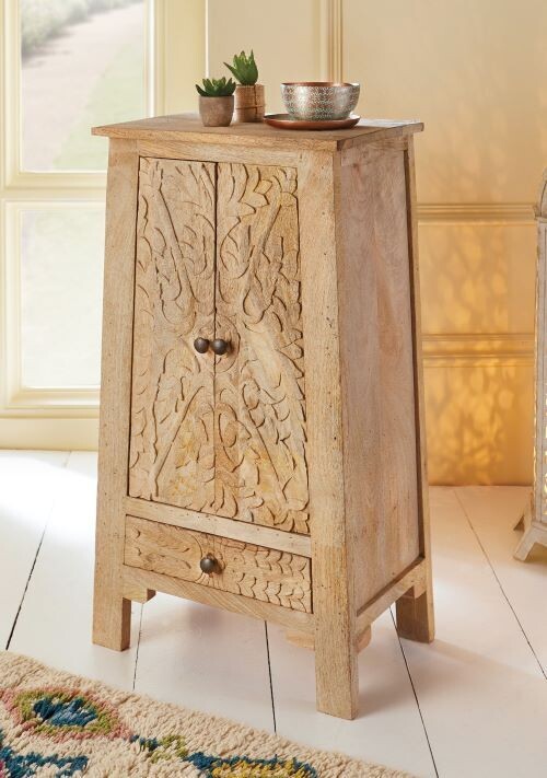 Mango Wood Carved Wooden Tapered Bedside Cabinet
Cupboard and lower drawer