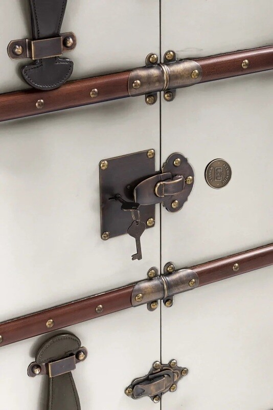 See the quality of the fixings.