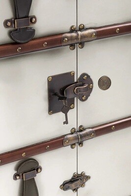 See the quality of the fixings.