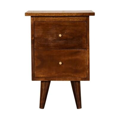 With a chestnut finish, the Tonic bedside cabinet is all you need to complete the total image of your bedroom. Crafted by hand in real Mango wood, it is completed with a warm chestnut finish. 