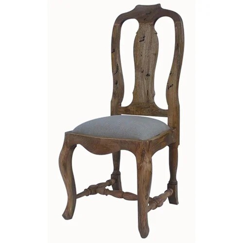 A traditionally styled dining chair of quality. Made of solid mango wood and finished in an oak effect.