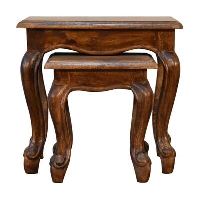 Lacey Chestnut Finish Nesting Table Set Lacey Chestnut Finish Nesting Tables
Two Pieces.
Carved Legs