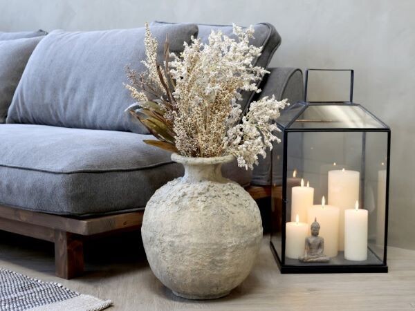Cara Pot
Antique Cream Finish Bulbous shape with funnel neck
Sited next to the serene sofa and lantern with candles, dressed with dried flowers