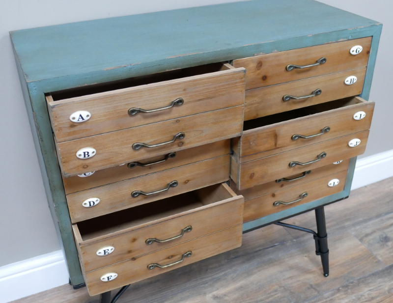 It has twelve opening large drawers