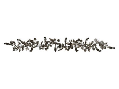Candelabra Botanica  
Horizontal brass finish leaf design