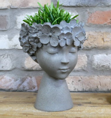 Cassandra Head Planter
Grey Head with closed eyes and floral crown
Dressed with plant
On wooden surface against brick wall