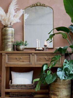 A quality mirror suited to most room settings