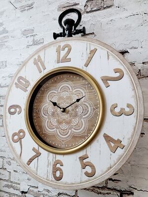 A nice close up of this attractive clock