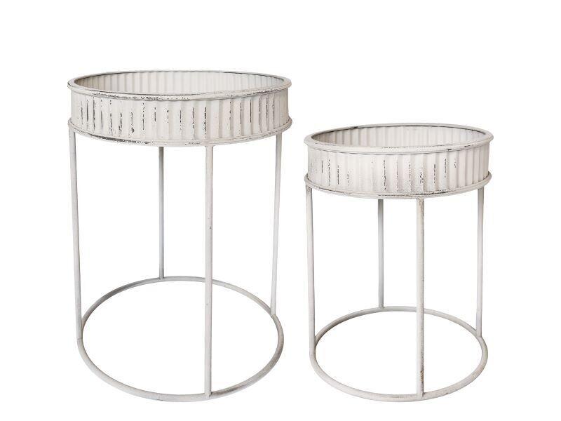 Finished in Antique Cream, these Lymm side tables are so handy around the home, and with their raised edges you  can be sure there will be no accidental spillages!