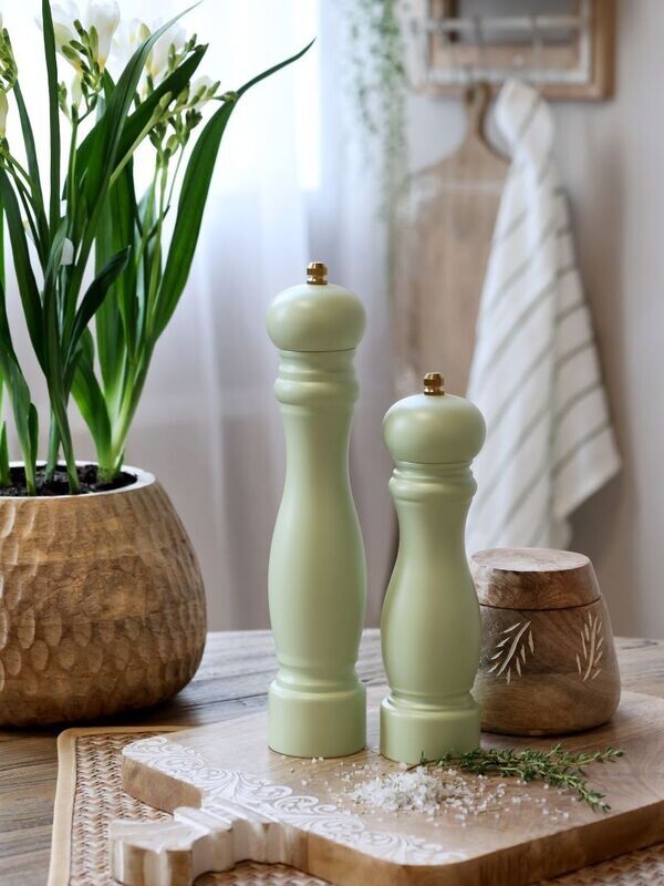 Salt / Pepper Grinder - Verte finish
Large and Small placed in a kitchen