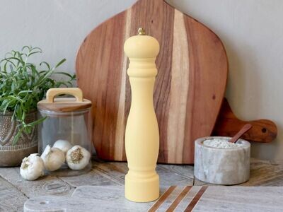 Salt / Pepper Grinder in Honey Finish
Sited in a kitchen