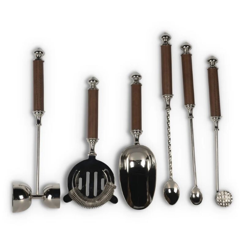 The full range of cocktail accessories included