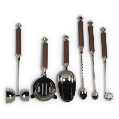 The full range of cocktail accessories included 
