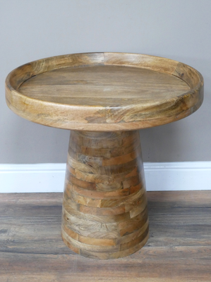 See the practical rim around the table top to avoid spillages!