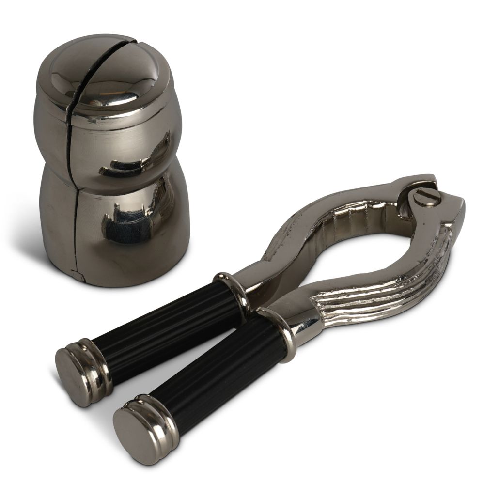 A foolproof method of removing the cork from your champagne bottle! Comes in a smart gift box too. 