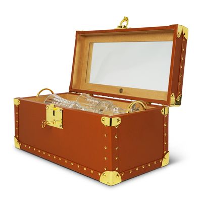 Use the key to perform the unlocking ceremony, and see the glasses and top tray.