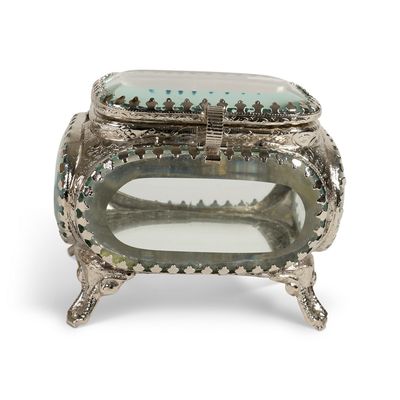 A French style jewellery box for your very best pieces. Made of brass and deserving of your favourite jewellery. 