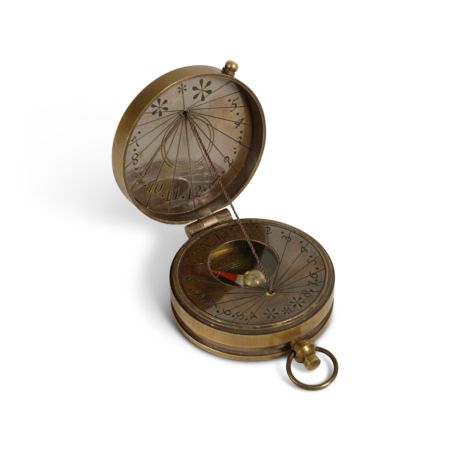 The Mary Rose sundial compass is a replica of the type of instrument that the Captain of the Mary Tose would have had to guide the ship in those far away times. With a diameter of 4.6 cm and in the style of a pocket watch of the day, this is both a compass and a sundial too! So, you can see how he would have navigated the ship both day and night.