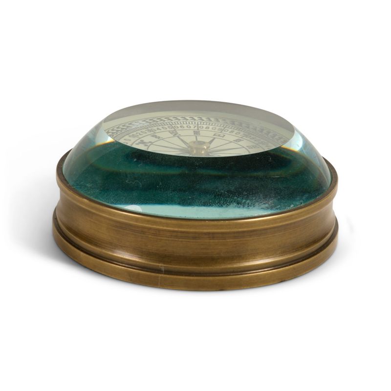 From this side view, this compass shows quality.