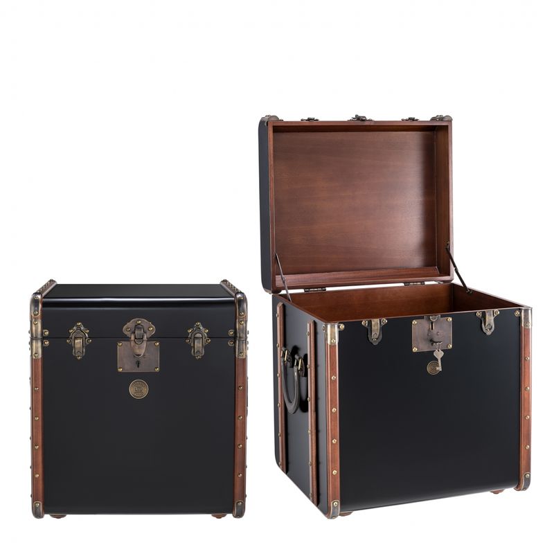 A fantastic top quality item of furniture is this wonderful storage box. It is finished in black, and sports honey distressed wood framing.
