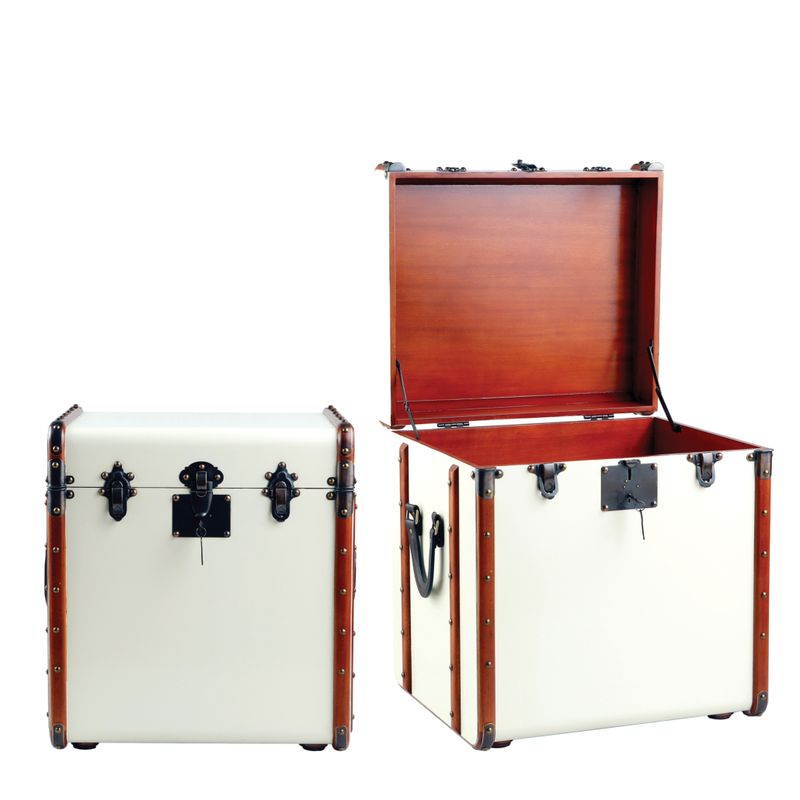The Stateroom End Table is a great storage box that would look wonderful in many parts of the home, such as the hallway, lounge, dining room or a bedroom. 