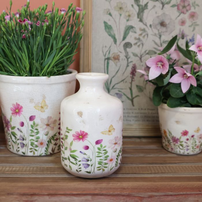 An absolutely beautiful range of chinaware with a wild flower design.This image is the pretty Medo bottle which is available separately as well as part of the complete set.
The set has a cream finish and is shown here in a room setting.