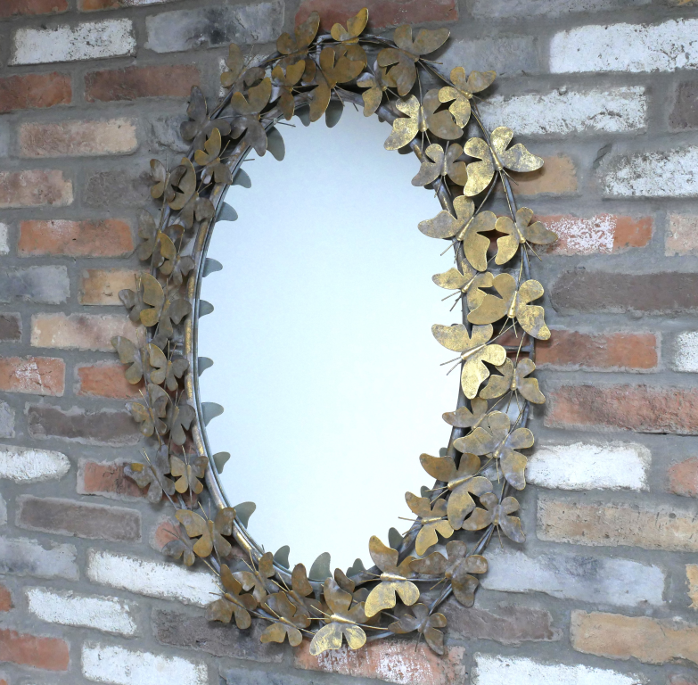 Large circular mirror with metal frame of golden butterflies with wings out.
Made from metal
Height 90 cm, width 68 cm
Very pretty, and shown against interior brick wall