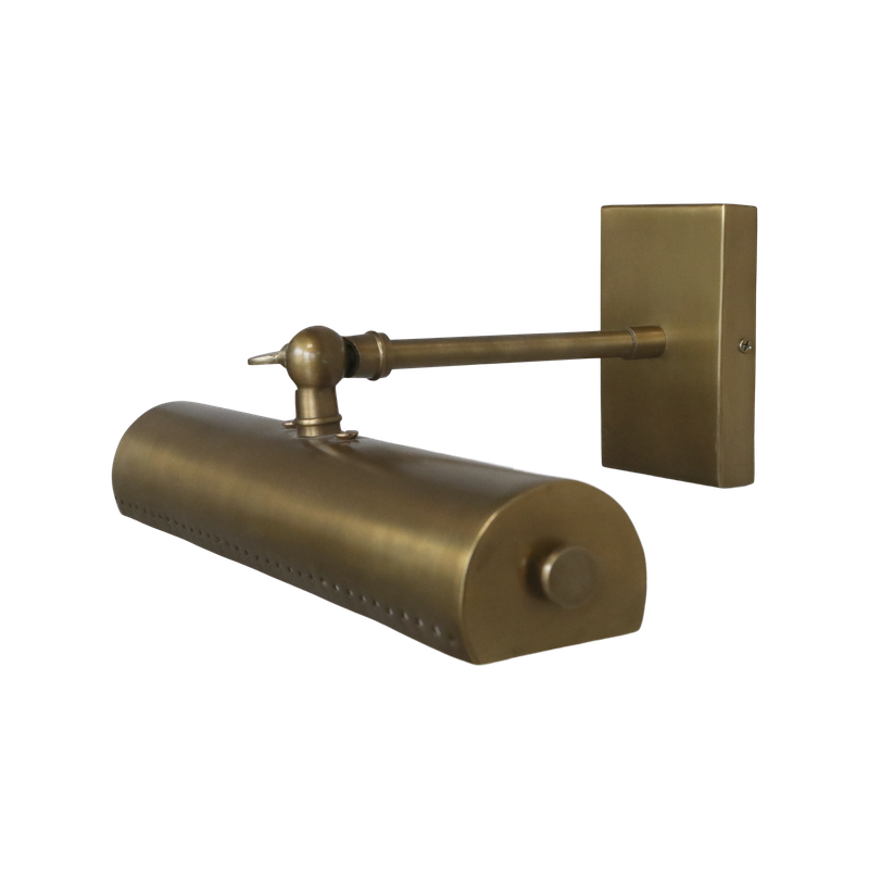 Set your artwork off with this good looking picture wall lamp.
Finished in Antique Brass. 