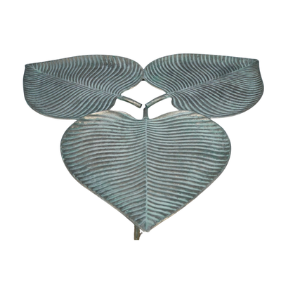 This interesting Leaf Side Table is made completely of metal, and the pretty green leaf table top is ideal for most rooms, particularly for a conservatory or in an attention position. Image from above.
Height 53cm.