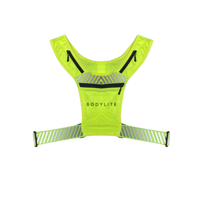 This is something you really must have. Not only does it enable you to go running on-road in complete safety,  but you can safely take your phone and keys etc with you, leaving your hands completely free!
Weighing just 11g, it is shown here in a luminous green colourway.