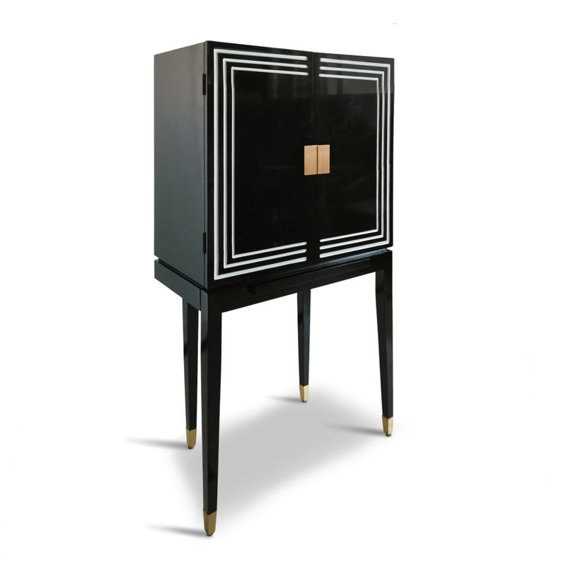 Excellent in a lounge, dining room or guest room.