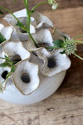 Decorative Gardinia vase with an elegant curved silhouette, ideal for displaying fresh flowers or styled as a standalone 