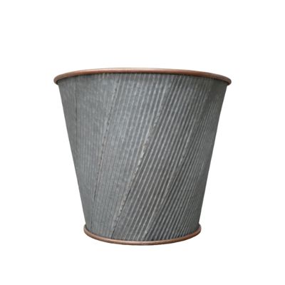 Our set is of three differing sizes and of a pleasing style