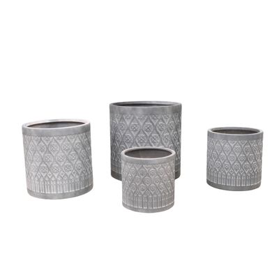 The Wandle set consists of four sizes of matching planters all made from feldspar clay. They have an attractive design