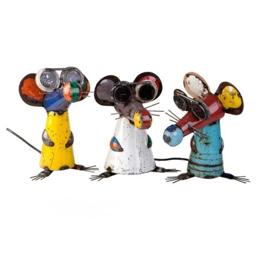 See how they run!! A set of three metal mouse sculptures. They are such fun little sculptures, each being 40 cm which can be placed together or around the home. 